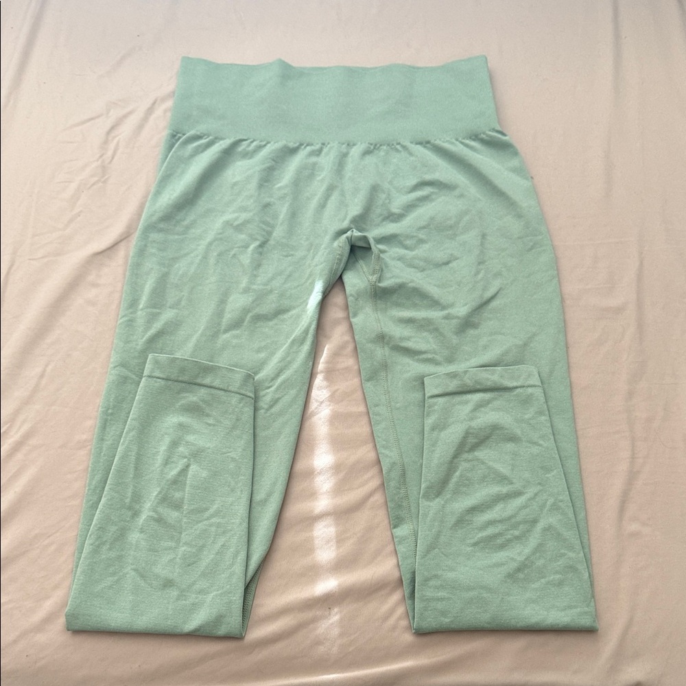 NVGTN Curve Seamless Leggings (Sage Green)